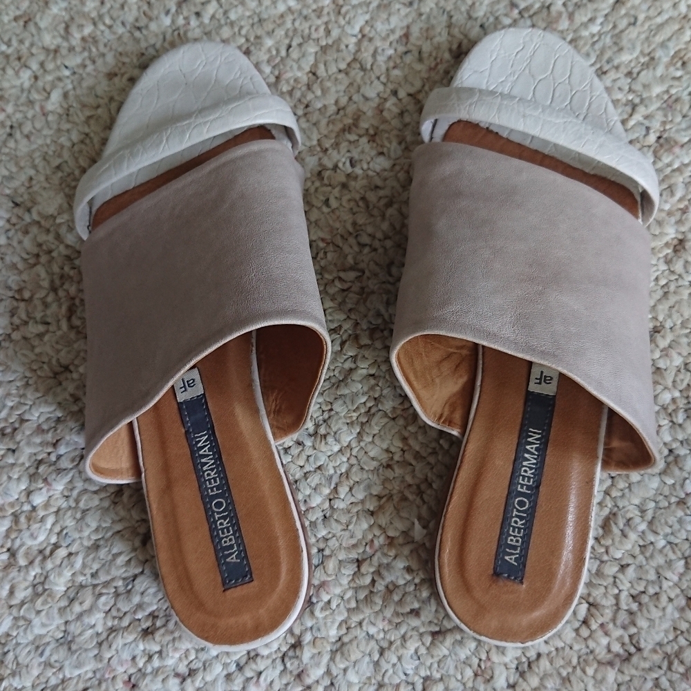 Alberto Fermani Tan and White Italian leather Slide Sandals size 6